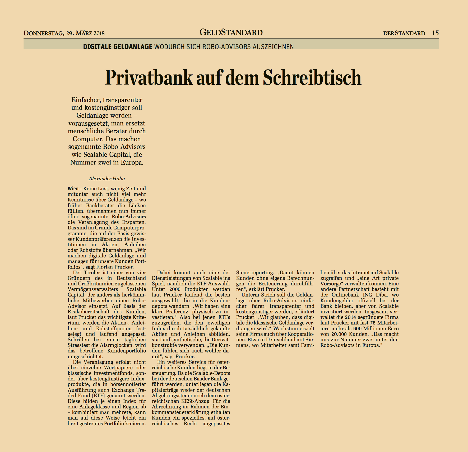 Geldstandard_Privatbank auf dem Schreibtisch